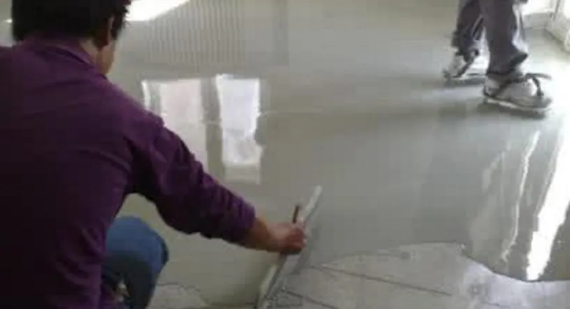 After cleaning, sprinkle a layer of mortar on the hemp surface