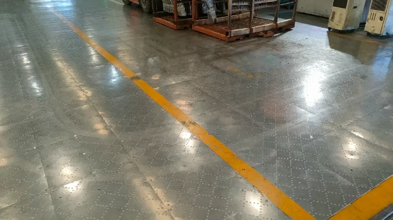 Metal Flooring vs. Concrete Flooring: Which is Better for Workshop